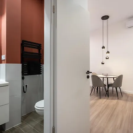 Downtown Amber Nest, Sky