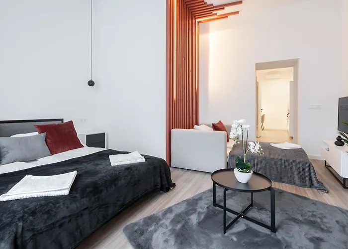 Downtown Amber Nest, Sky Budapeste